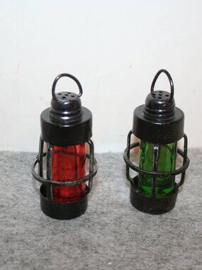 VTG. Lantern Red / Green Glass Salt & Pepper Shaker Set